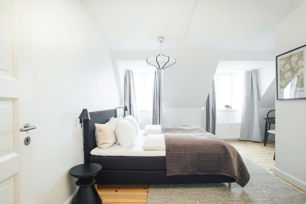Bright 3br Flat With Balcony And Amazing View