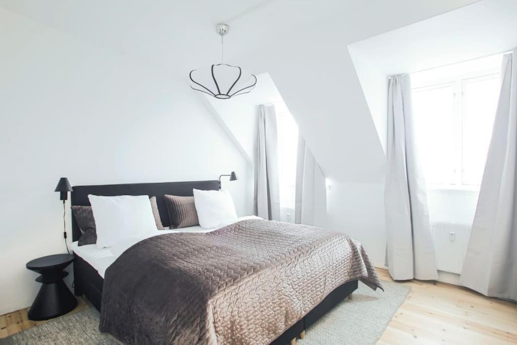 Bright 3br Flat With Balcony And Amazing View