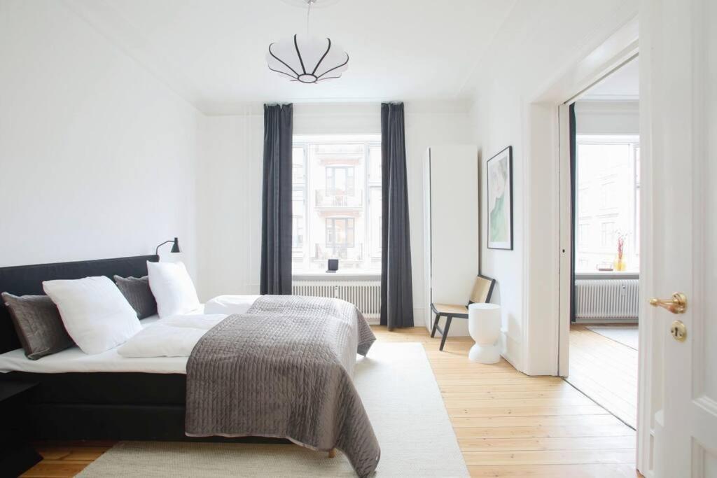 Huoneisto 3 Bedroom Flat With Balcony In Peaceful Neighbourhood *