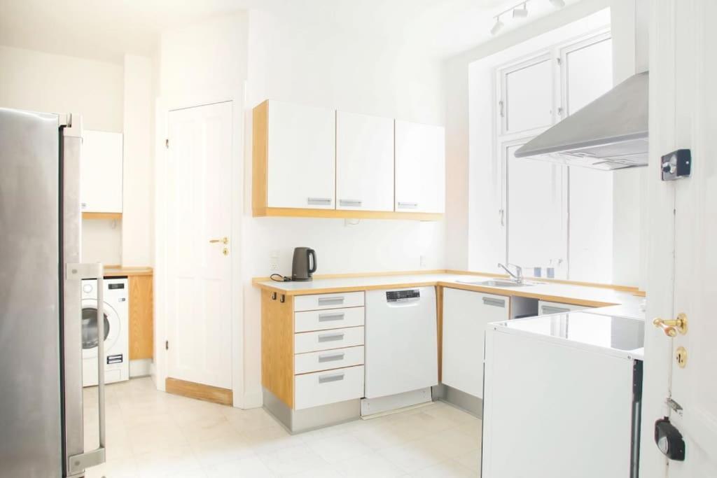 Huoneisto 3 Bedroom Flat With Balcony In Peaceful Neighbourhood