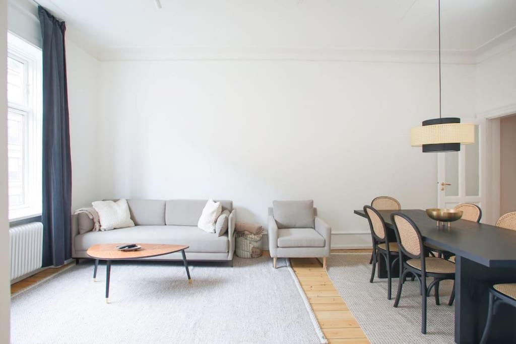 Huoneisto 3 Bedroom Flat With Balcony In Peaceful Neighbourhood Kööpenhamina