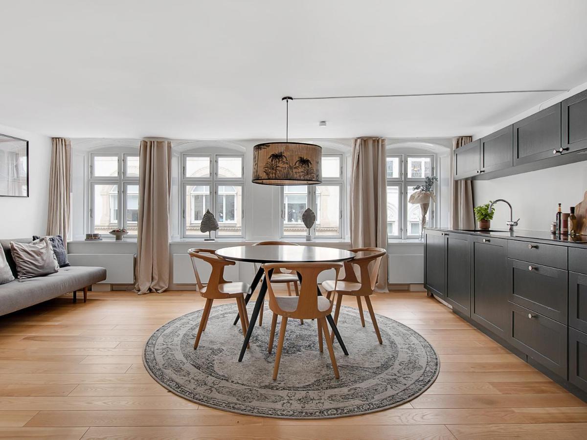 Sanders Regent - Endearing One-bedroom Near Square