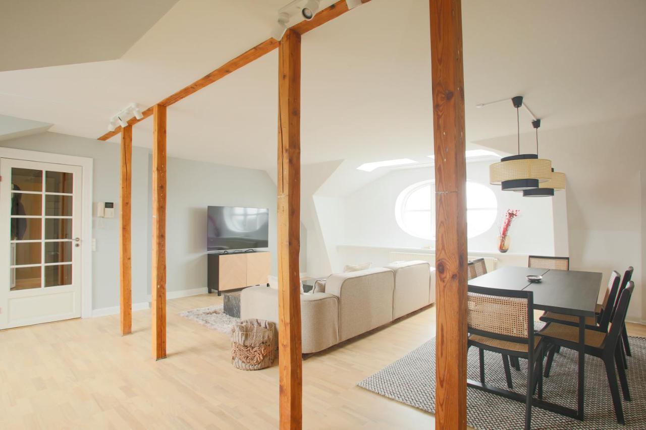 Unique 5 Bedroom Flat W Exposed Beams In Appartement
