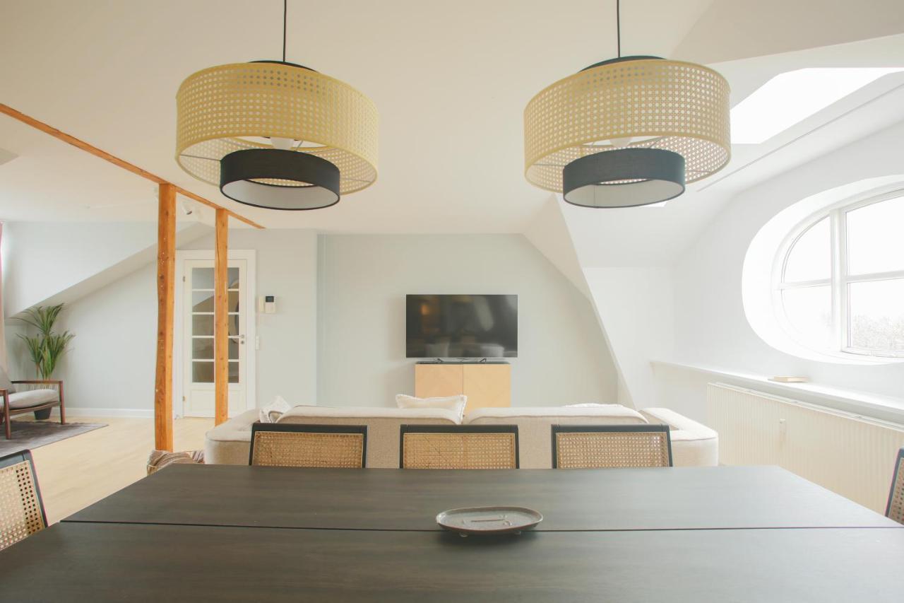Unique 5 Bedroom Flat W Exposed Beams In