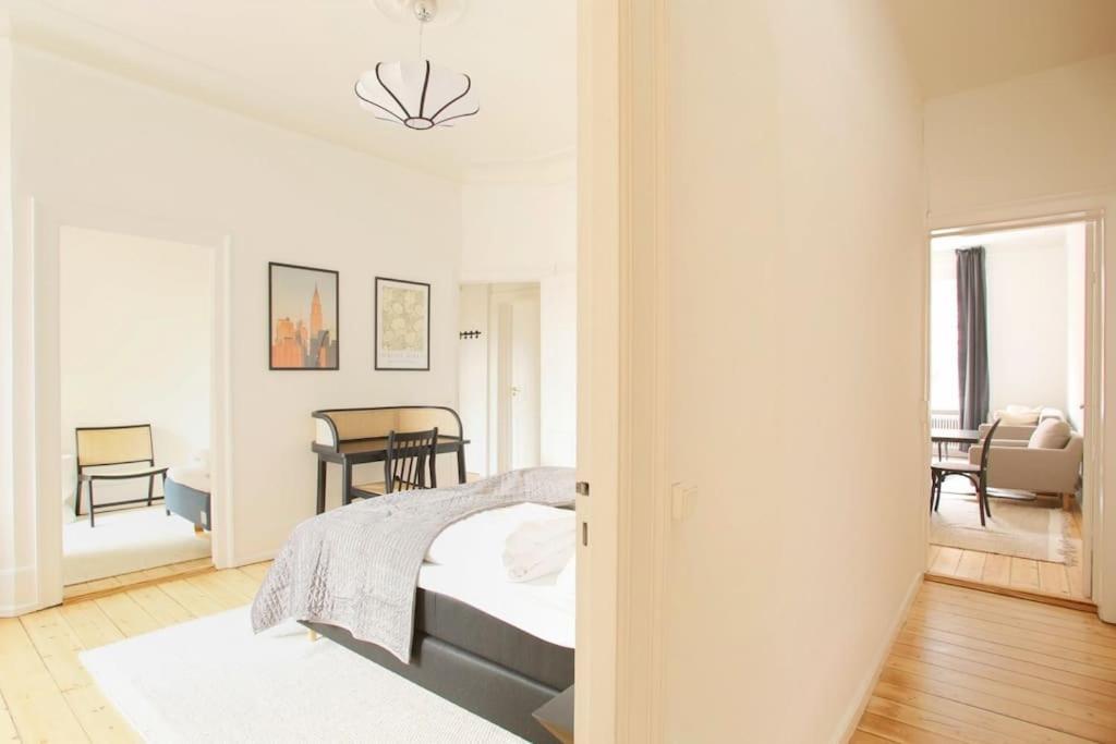 Apartment 3 Bedroom Flat With Balcony In Peaceful Neighbourhood