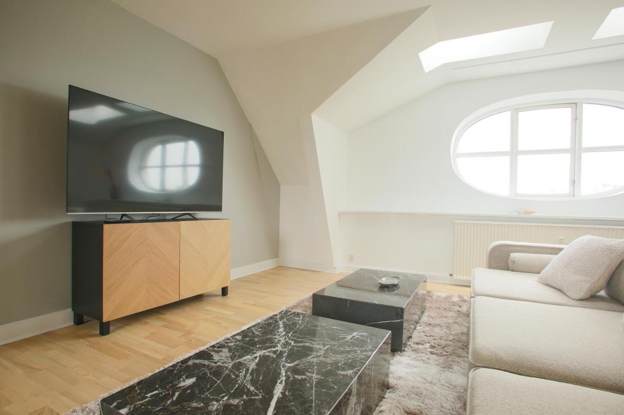 Unique 5 Bedroom Flat W Exposed Beams In *