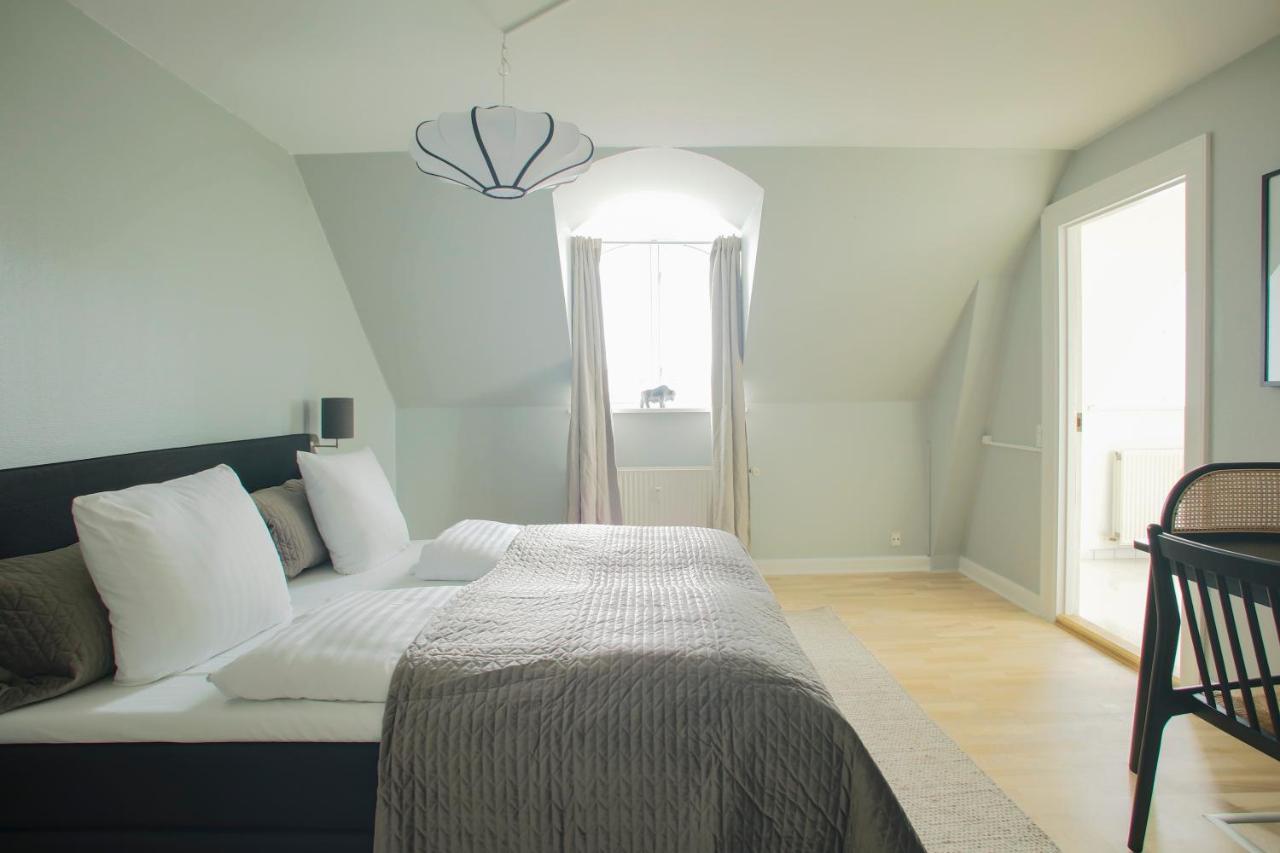 Unique 5 Bedroom Flat W Exposed Beams In