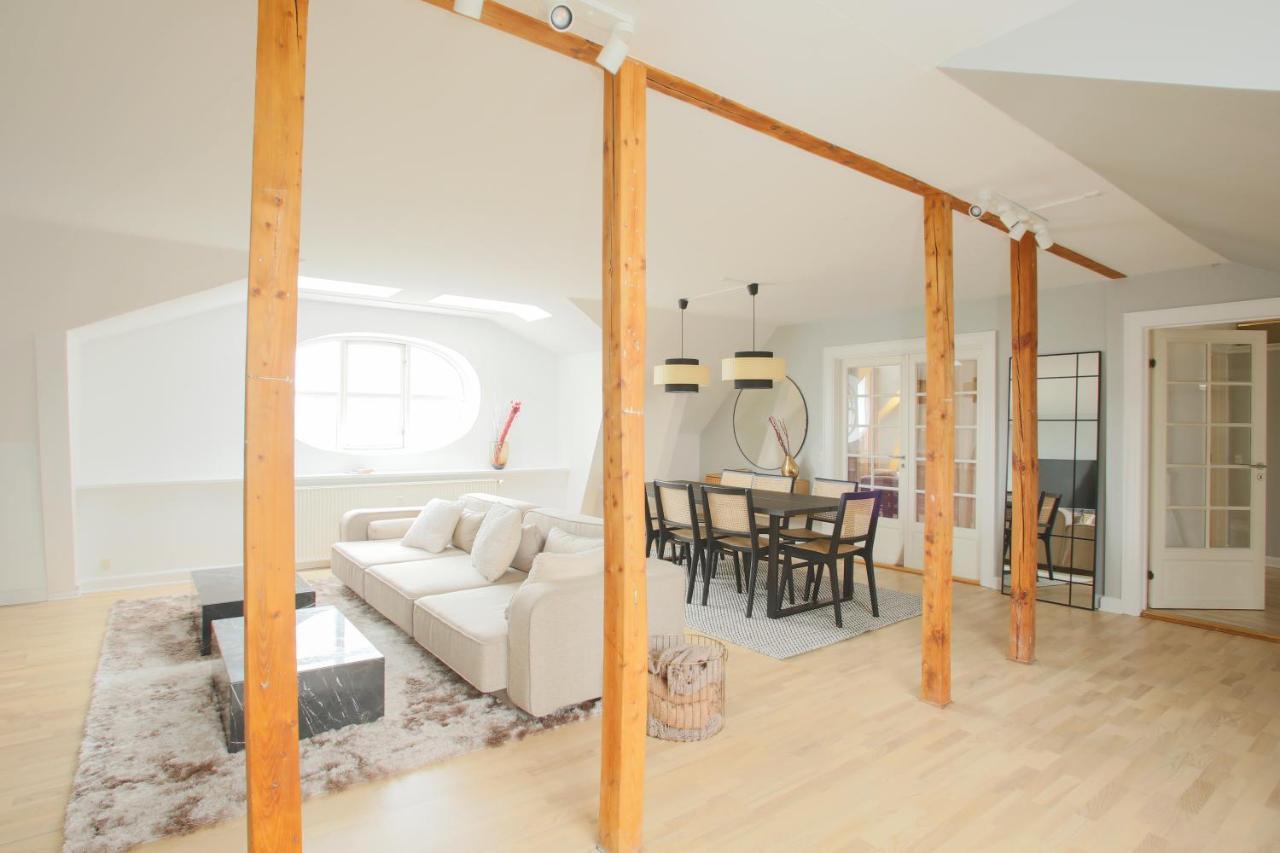 Unique 5 Bedroom Flat W Exposed Beams In *