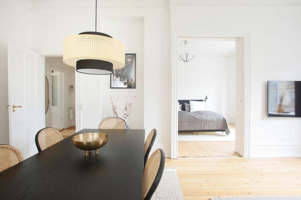 Apartment 3 Bedroom Flat With Balcony In Peaceful Neighbourhood