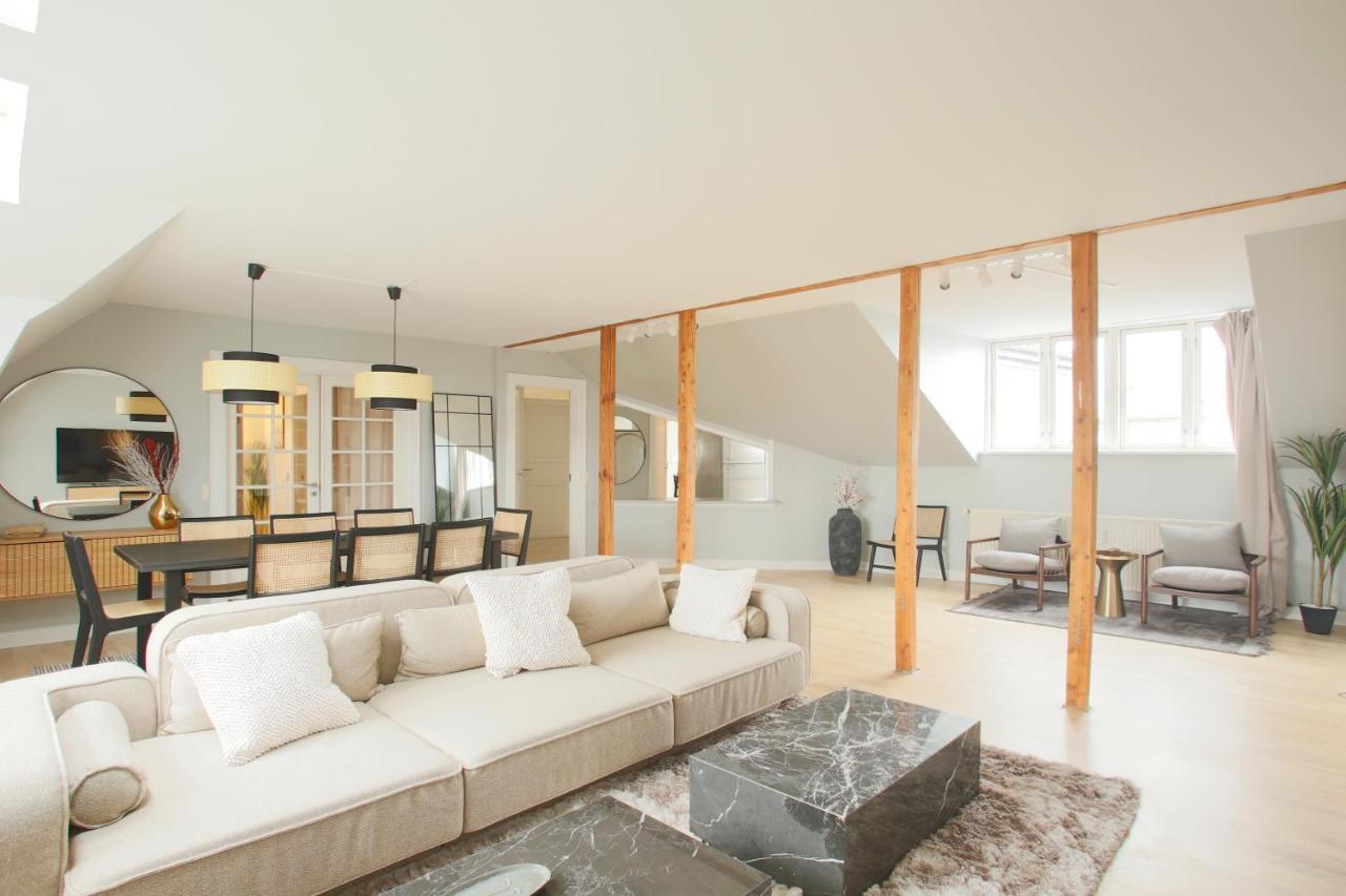 Unique 5 Bedroom Flat W Exposed Beams In