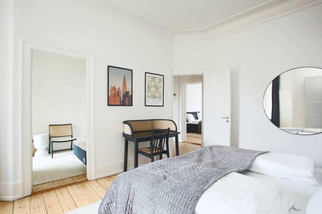 3 Bedroom Flat With Balcony In Peaceful Neighbourhood *