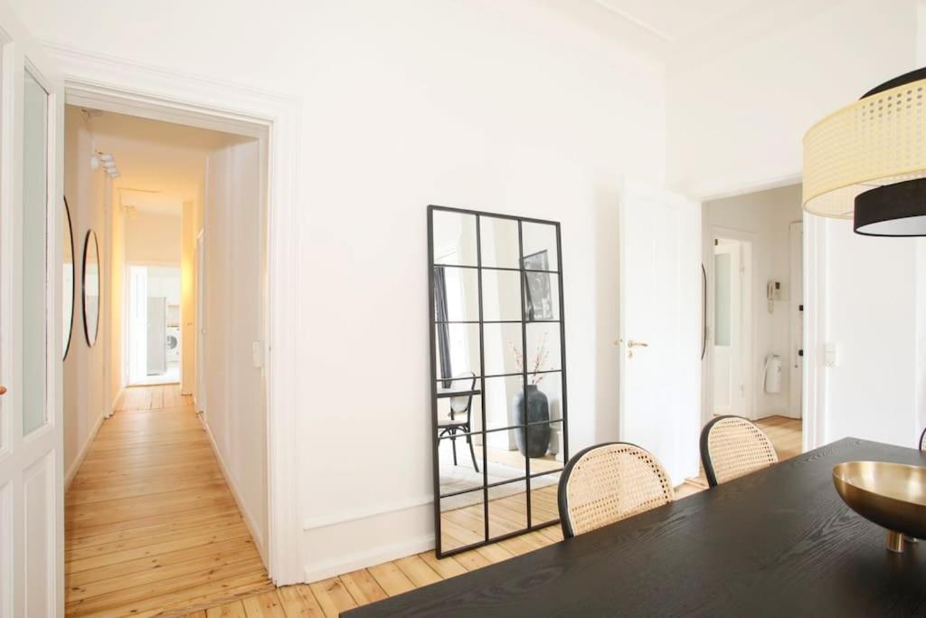 Huoneisto 3 Bedroom Flat With Balcony In Peaceful Neighbourhood