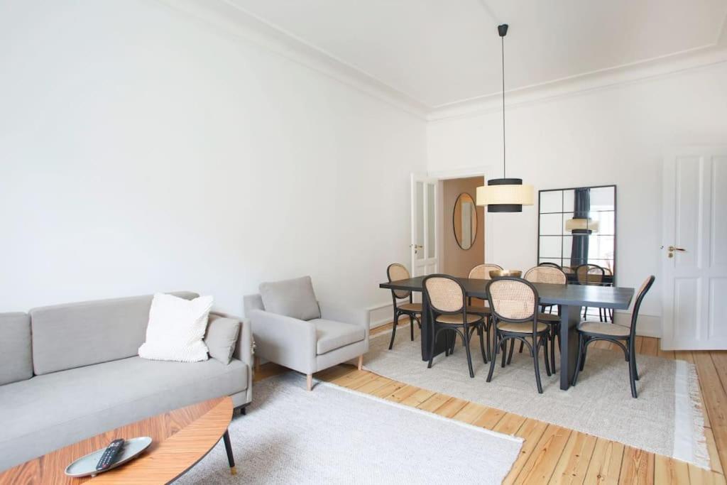 3 Bedroom Flat With Balcony In Peaceful Neighbourhood