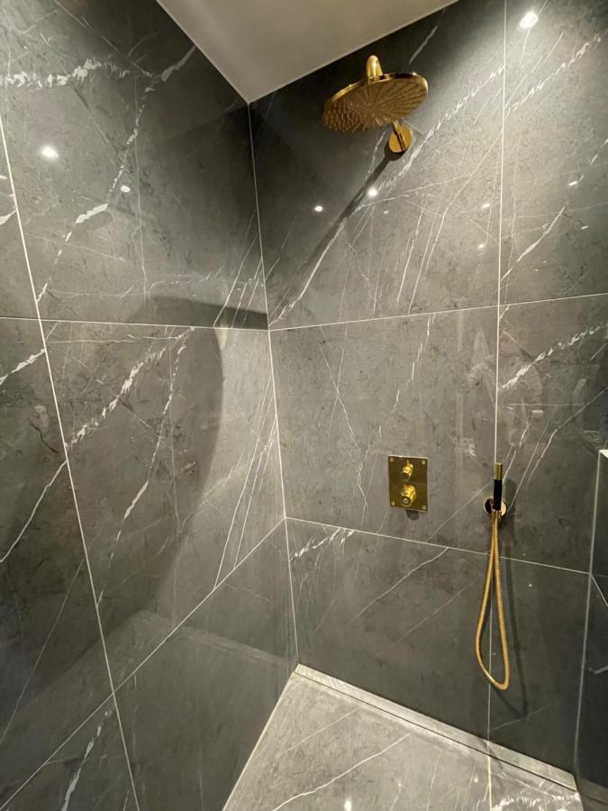 Luxury In The Centre Of Apartment
