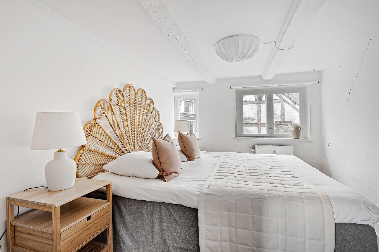 Sanders Penny - Charming Three-bedroom In The Middle Of Action