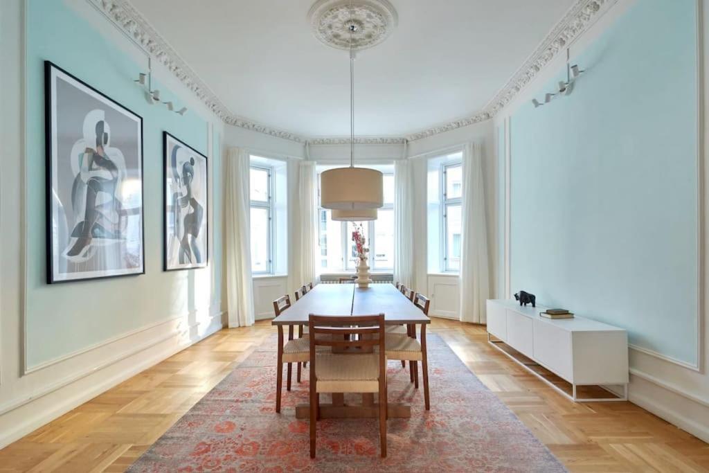 Moderen And Sleek 3br With Bath By The Lakes And Metro