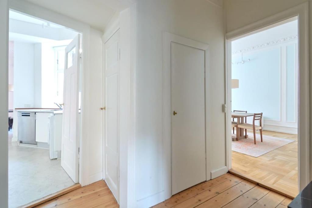 Moderen And Sleek 3br With Bath By The Lakes And Metro Copenhagen