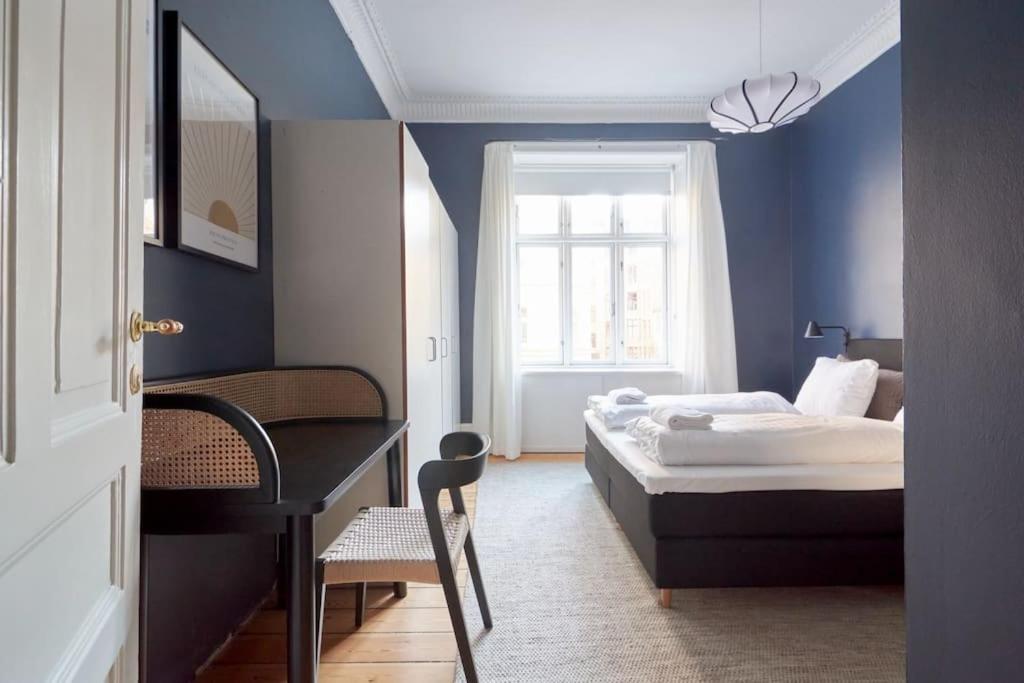 Moderen And Sleek 3br With Bath By The Lakes And Metro