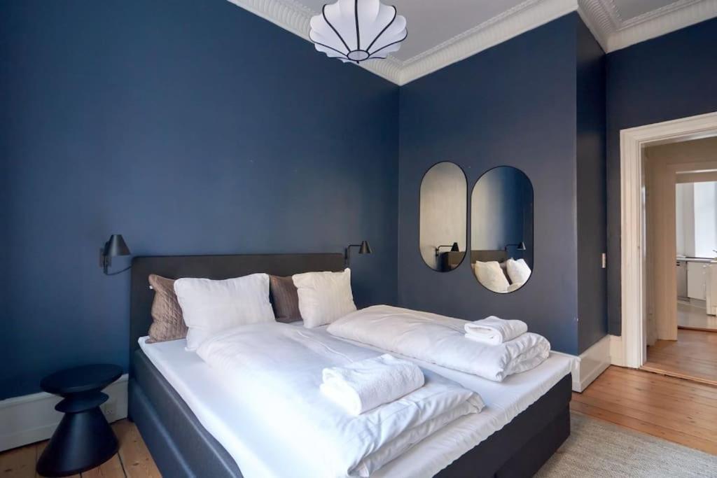 Moderen And Sleek 3br With Bath By The Lakes And Metro * Copenhagen