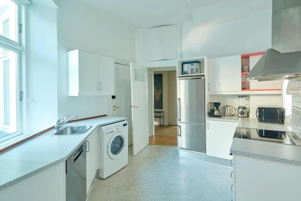 Moderen And Sleek 3br With Bath By The Lakes And Metro Kööpenhamina