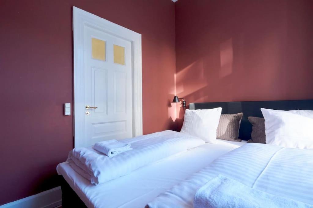 Moderen And Sleek 3br With Bath By The Lakes And Metro Apartment Copenhagen