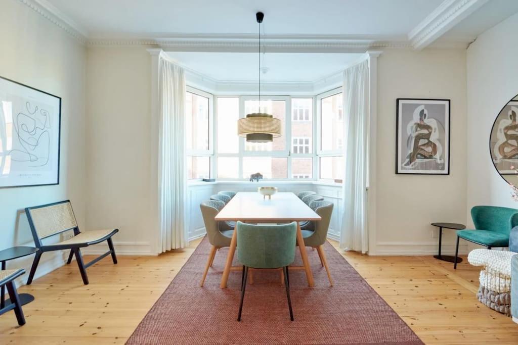 Apartment Large & Stylish Flats In Trendy & Vibrant Neighbourhood *