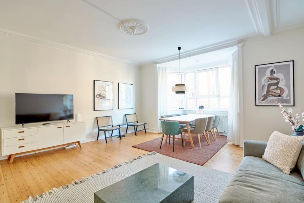 Apartment Large & Stylish Flats In Trendy & Vibrant Neighbourhood *