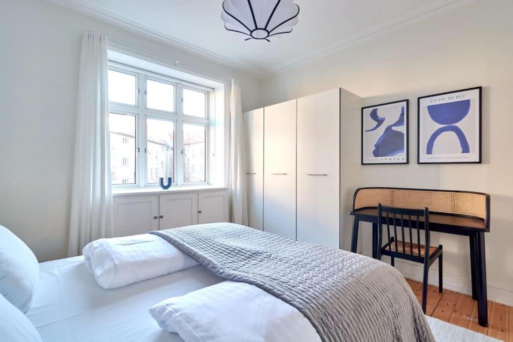 Large & Stylish Flats In Trendy & Vibrant Neighbourhood Apartment *