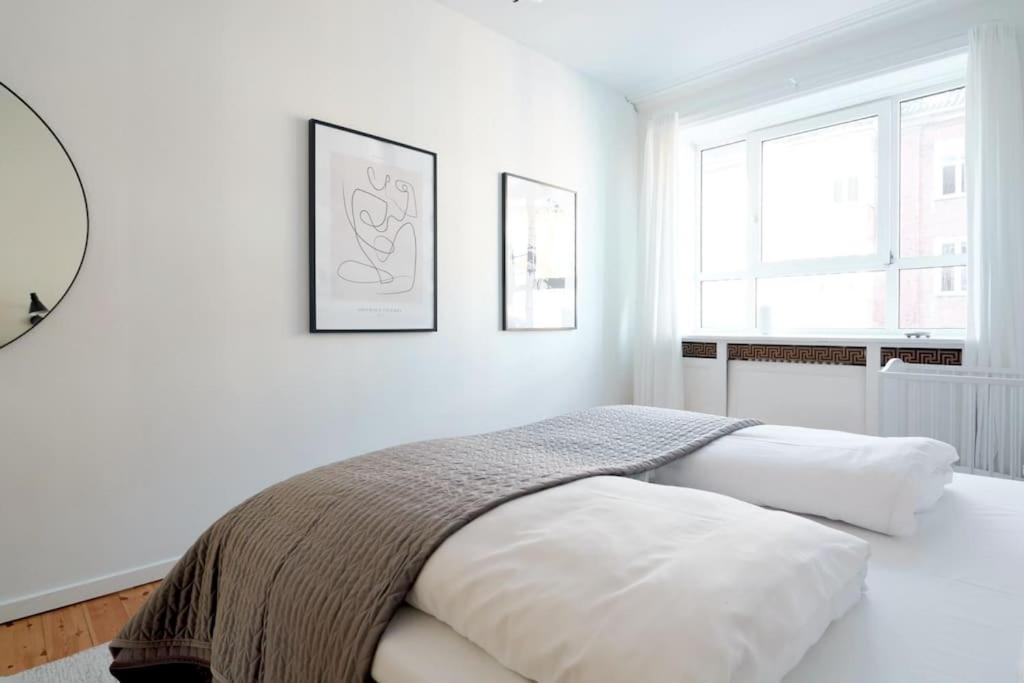Large & Stylish Flats In Trendy & Vibrant Neighbourhood *