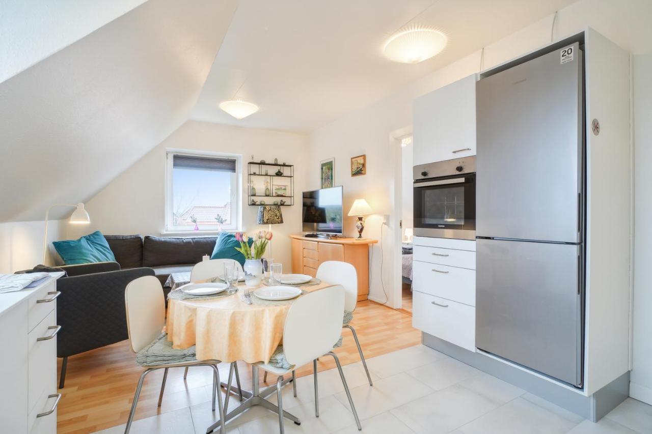 Lovely Floor Near Airport, Metro And The Apartment *