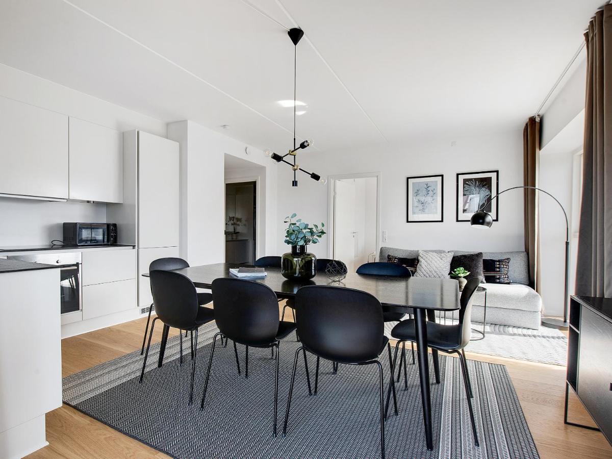 Sanders Arena - Chic Three-bedroom Close To Metro Station Apartment