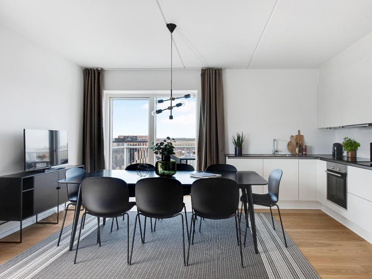 Sanders Arena - Chic Three-bedroom Close To Metro Station
