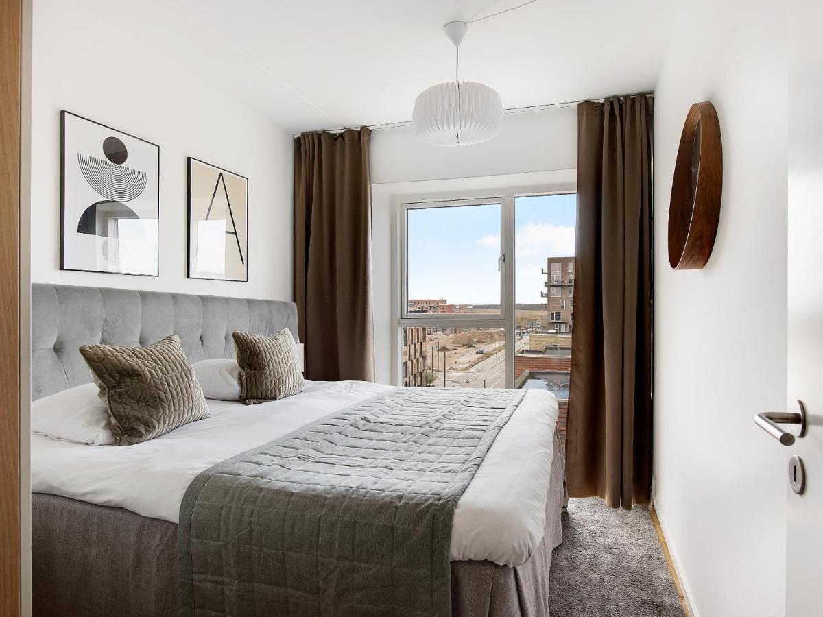 Sanders Arena - Chic Three-bedroom Close To Metro Station Apartment *