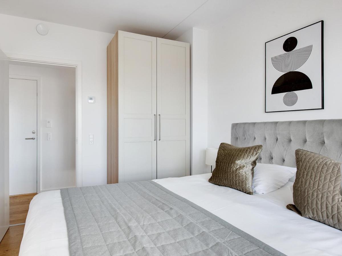 Sanders Arena - Chic Three-bedroom Close To Metro Station Apartment
