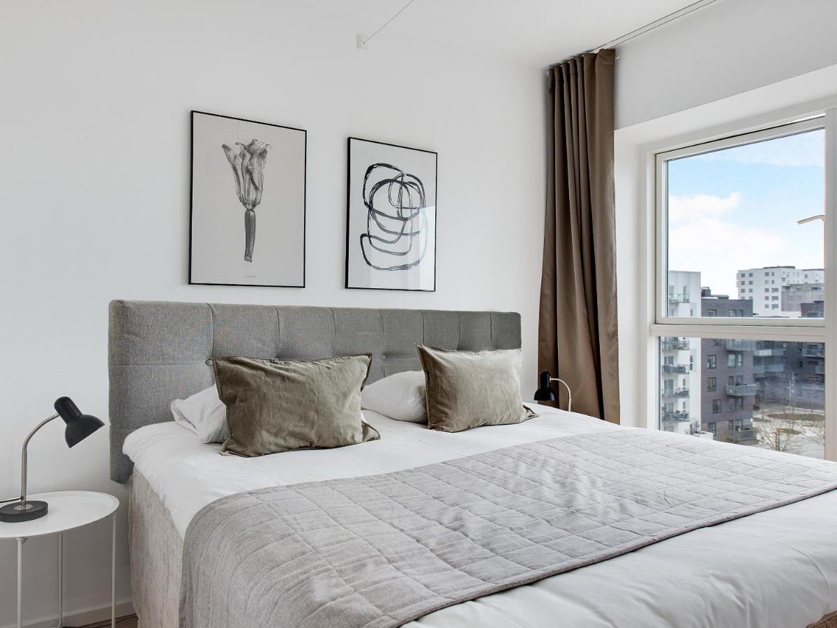 Sanders Arena - Chic Three-bedroom Close To Metro Station *