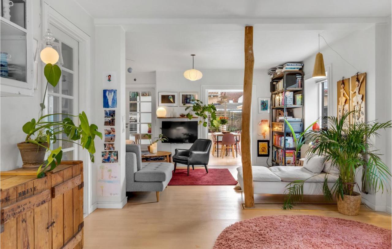 Gorgeous In S With Kitchen Holiday home