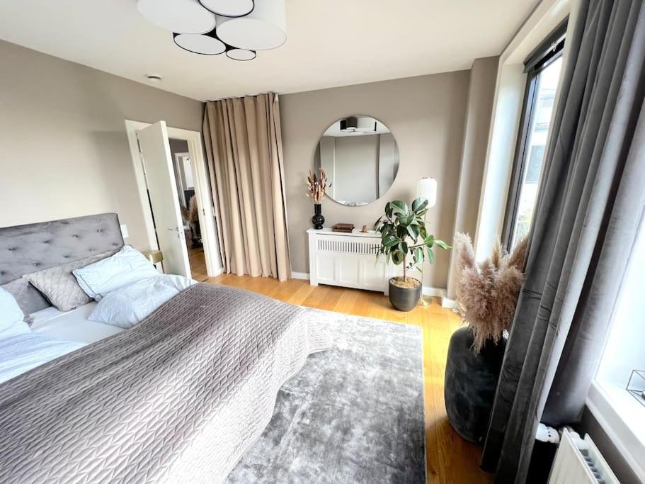 High-end Central Apt - Luxury