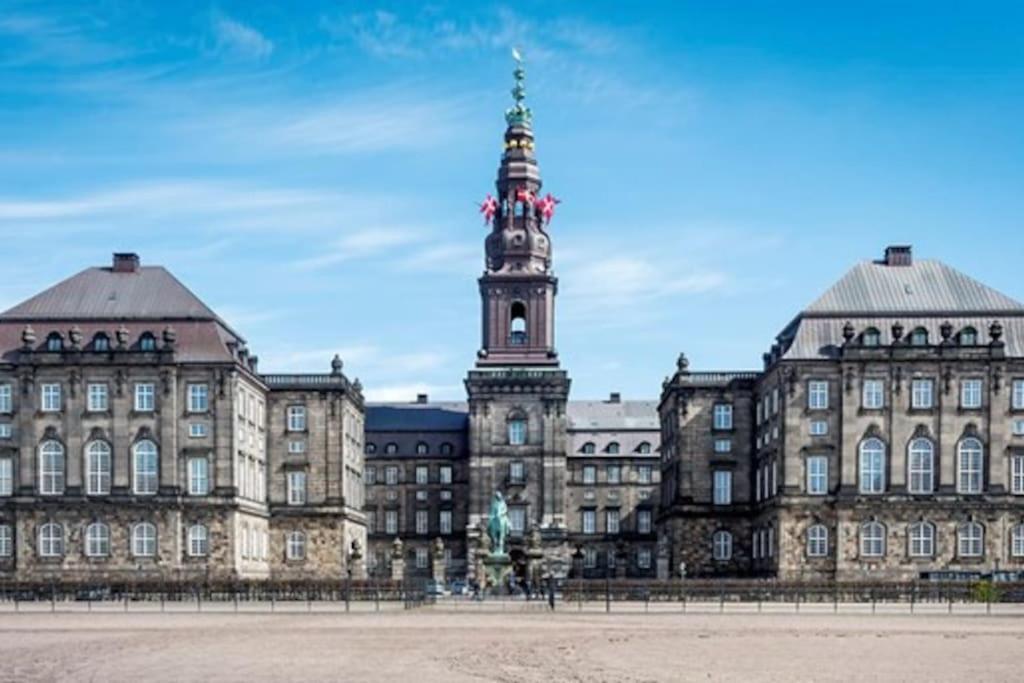White Douplex Charm: Big Flat In The City Centre Apartment Kopenhagen