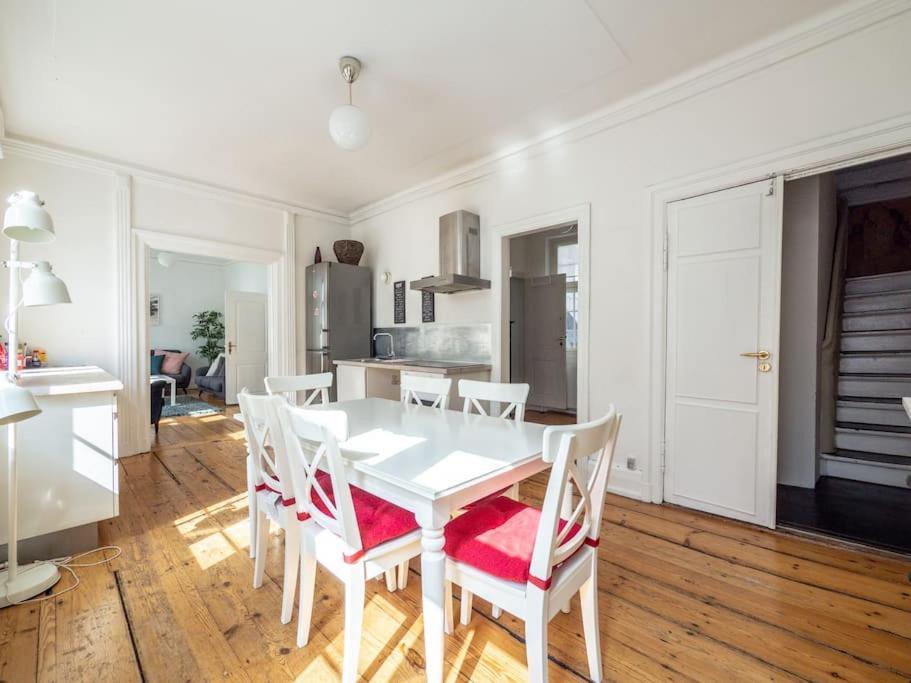 Apartment White Douplex Charm: Big Flat In The City Centre Kopenhagen