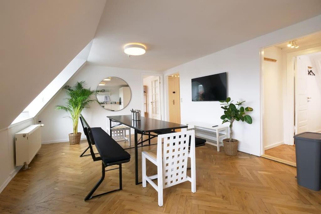 6 Persons Copenhagen