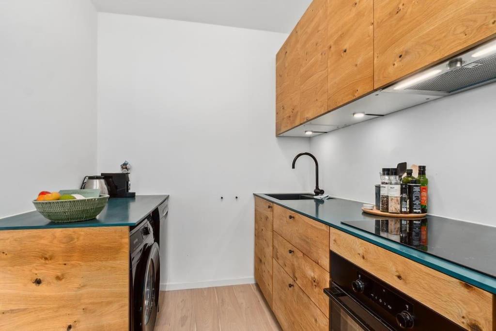 Great Central Walking Distance To Metro