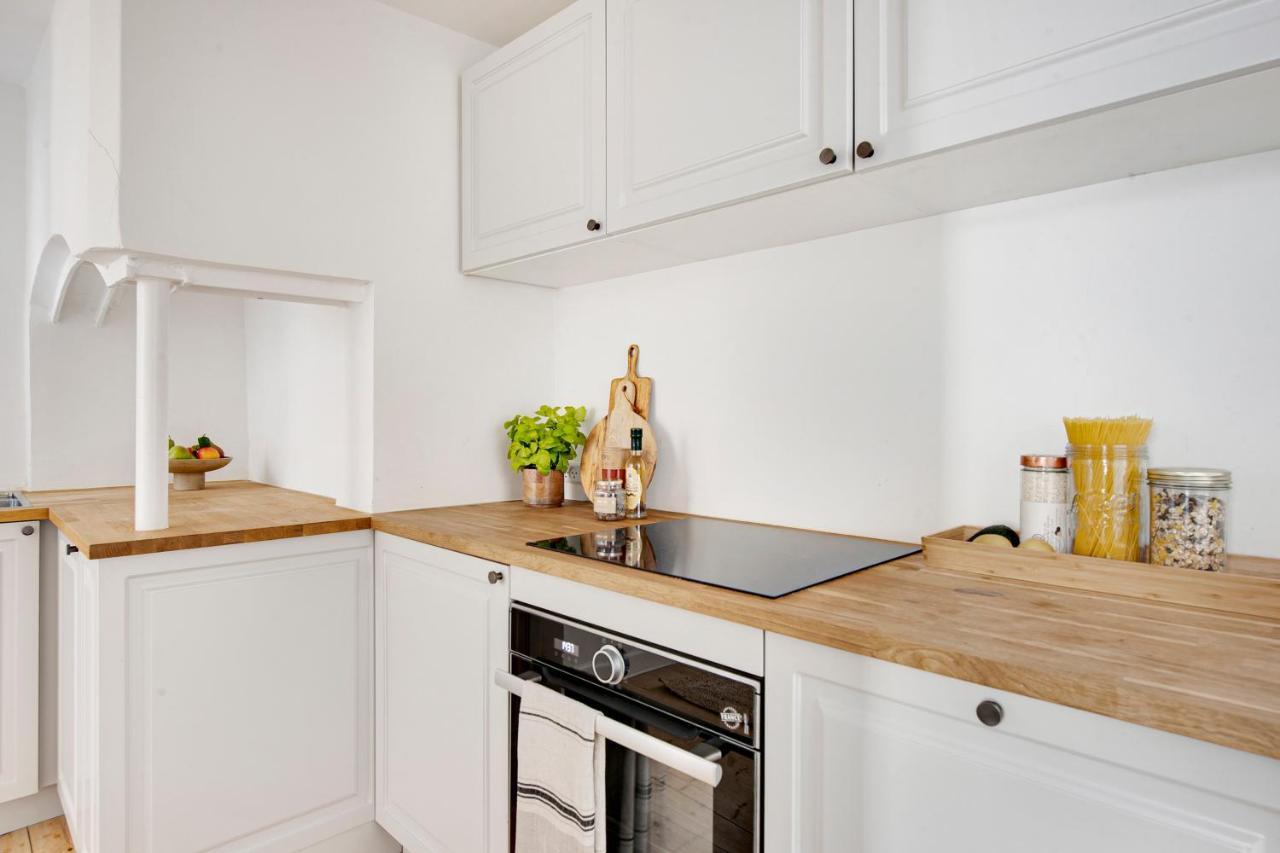 Sanders Central - Cute One-bedroom In The Middle Of It All Apartment *