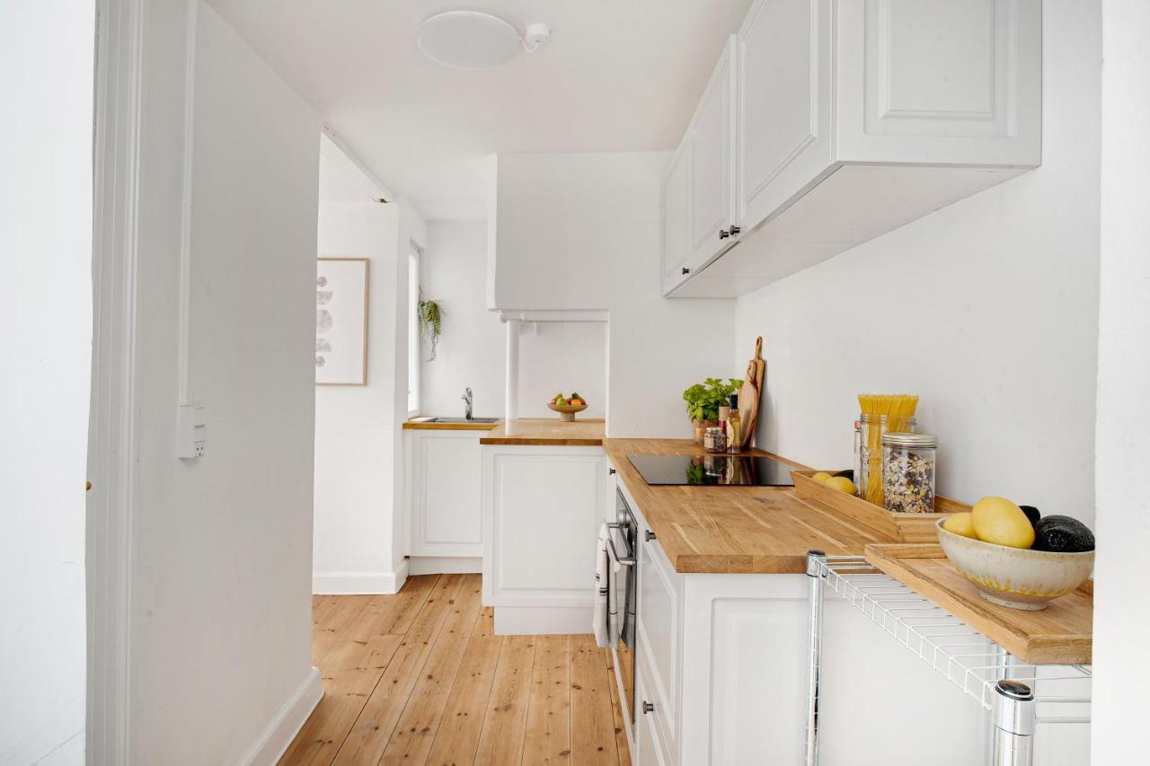 Sanders Central - Cute One-bedroom In The Middle Of It All Apartment *