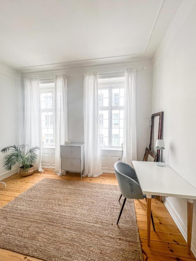 Spacious In The Heart Of Apartment *