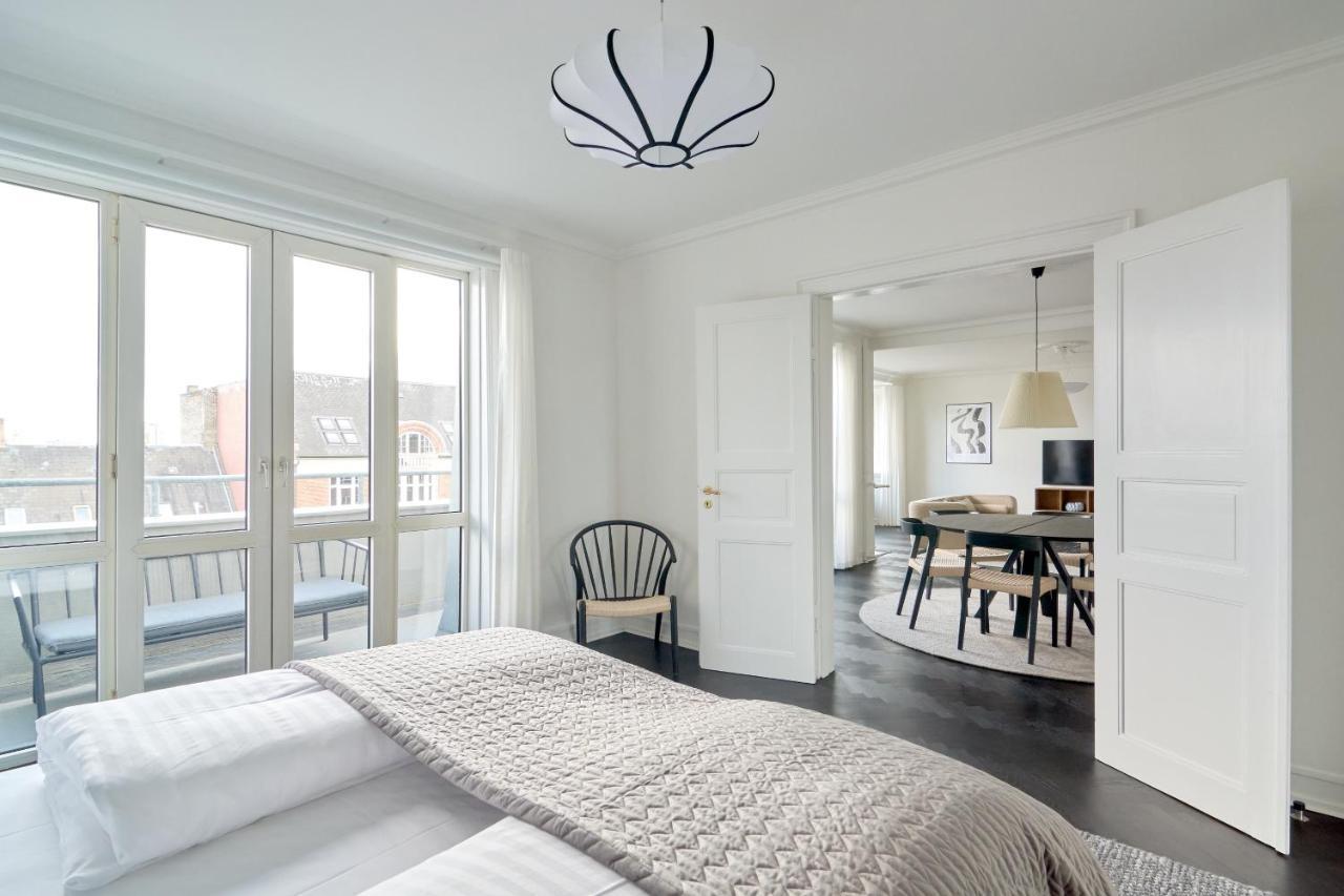 Beautiful 3 Bedroom Flat Near Shopping & Metro *