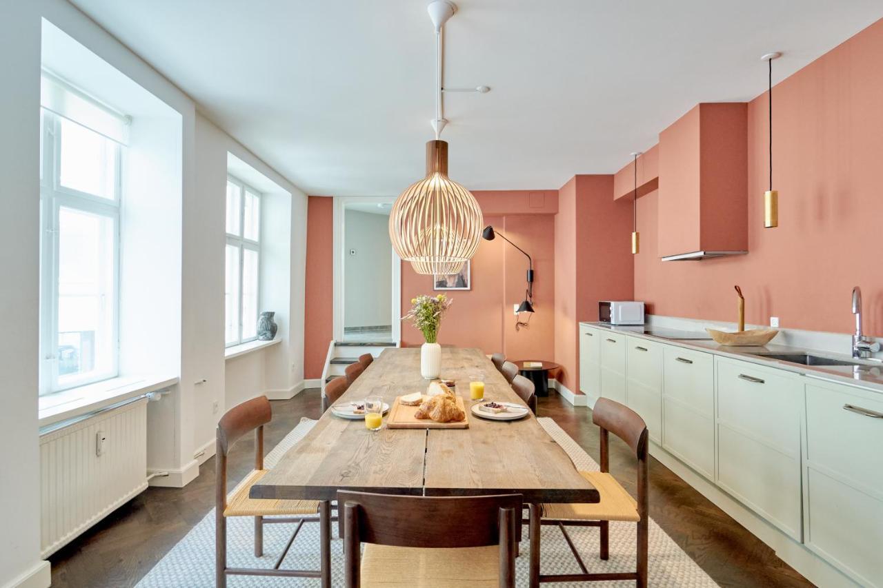 Stylish Spacious Flat W 3br In