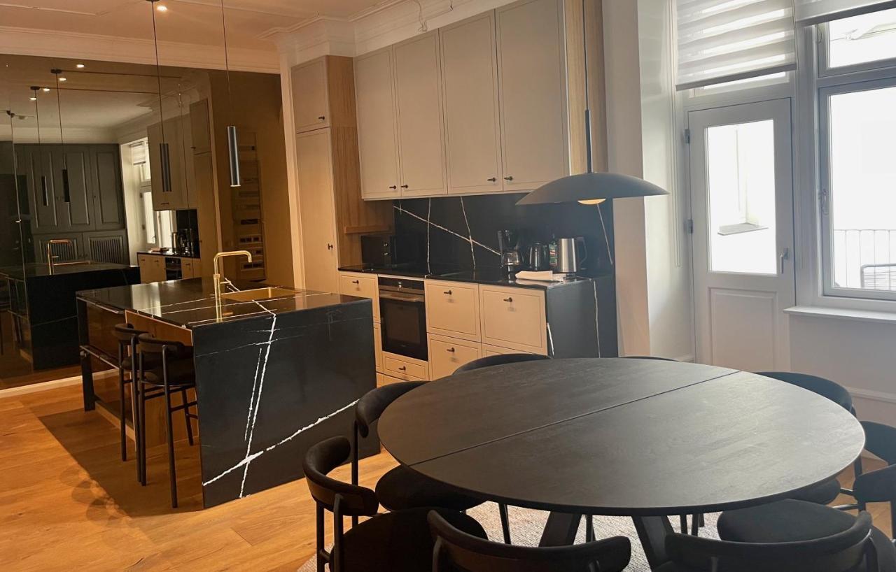 Beautiful 3 Bedroom Flat Next To The Marble Church Apartment *