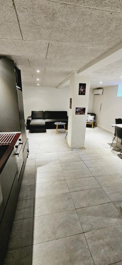 New York Basement Apartment *