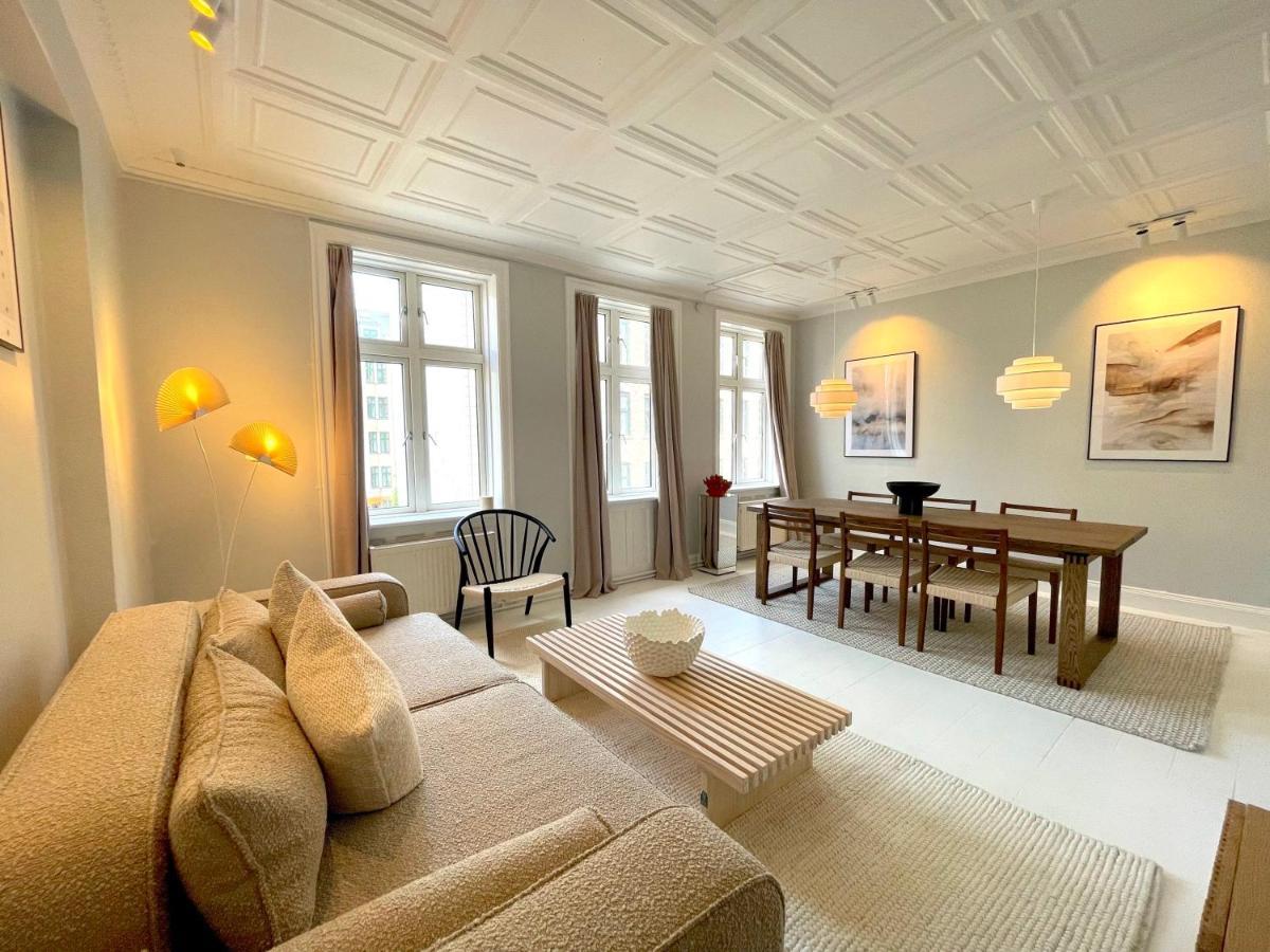 Two Bedroom Flat In Vibrant Area *