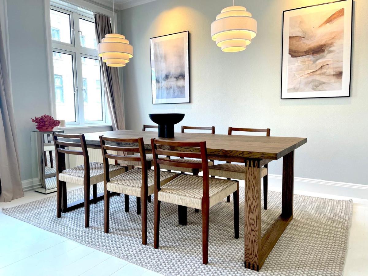 Two Bedroom Flat In Vibrant Area Apartment *